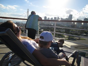 8bc na statku carnival ecstasy