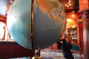 8bj w bibliotece na statku