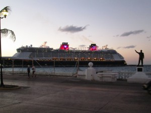 8p widok na nasz statek z ladu wyspy cozumel